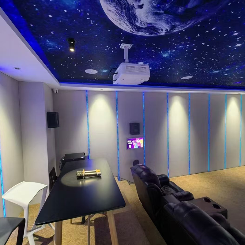 Dizajn interijera sa zidnim pločama za upijanje zvuka omotanim tkaninom, pogodno za hotele